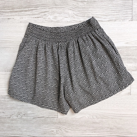 American Eagle Chevron Shorts - Picture 4 of 8